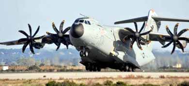 Tres de los cuatro motores del A400M sufrieron una congelación de la potencia y los pilotos no lograron controlarlos 