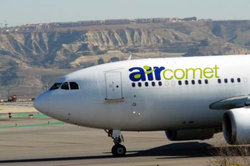 Si la situación no se remedia por parte de la dirección de la aerolínea, los pilotos irán a la huelga a partir del próximo día 5 de septiembre. En la imagen, un avión de Air Comet. 