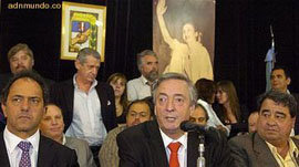 Kirchner reaparece en la escena política argentina