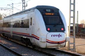 Renfe e Iberia lanzarán un billete único que combina AVE y viaje internacional en avión