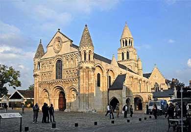 Poitiers, la ciudad donde fue juzgada Juana de Arco. En la imagen, la catedral de Notre Dame..