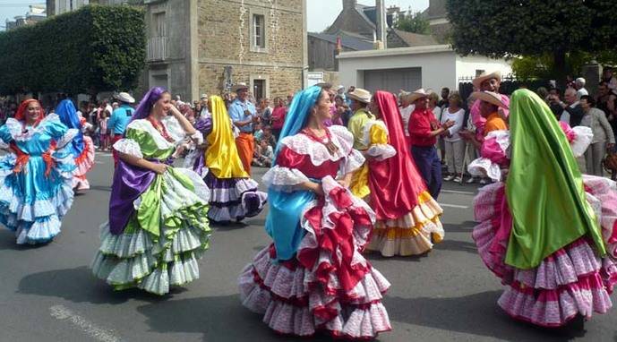 XX Edición del Folklores del mundo en Saint Malo, de la Bretaña francesa