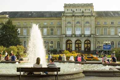 Karlsruhe, puerta de la Selva Negra, celebra el 300 aniversario de su fundación