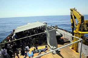 MSF rescata en el Mediterráneo a 300 inmigrantes que viajaban en varias embarcaciones 