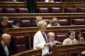 Rosa Díez critica la propuesta de Rivera en Educación y dice que hace bueno a Wert