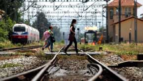 Vías de tren en Tesalónica, Grecia