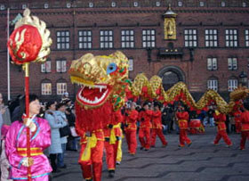 Los inmigrantes chinos son mayoría en el barrio de Usera, desplazando a ecuatorianos y bolivianos. En la imagen de  archivo, residentes chinos celebrando el año nuevo chino en Madrid