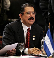 El depuesto presidente hondureño Manuel Zelaya ve alejarse de manera sostenida sus posibilidades de retornar al poder.