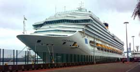 Las Palmas de Gran Canaria recibe al lujoso crucero Costa Mágica