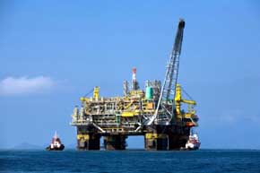 España podría ahorrar 10.000 millones en 2015 si se mantienen los actuales precios del petróleo 