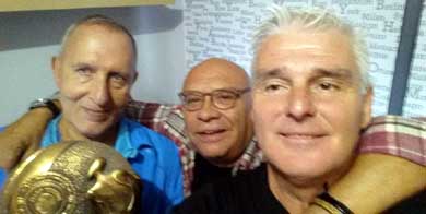 Un 'selfie' de los integrantes del equipo de Digital Madrid Radio. De (i) a (d) Enrique Lozano, Quino Moreno y Juan Herrrera