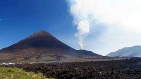 La erupción de Fogo (Cabo Verde) genera 10.900 toneladas diarias de dióxido de azufre en la primera semana