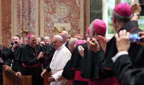 El Papa pide a los obispos estadounidenses que acaben con los abusos sexuales  