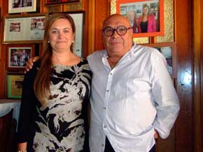 Mercedes García propietaria y gerente delrestaurante junto a Quino Moreno, coordinador de la página gastronómica de EMG