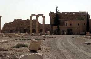 El Estado Islámico dinamita el Arco del Triunfo en Palmira