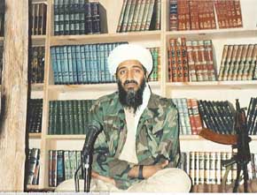 Osama Bin Laden en su refugio de Tora Bora