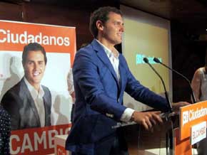 Ciudadanos sigue subiendo y ya está a un punto del PSOE y a siete del PP