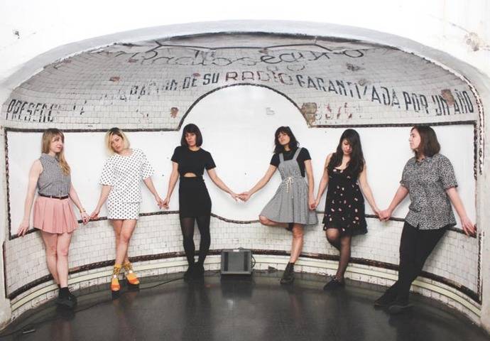 “Sangre” un grupo de seis chicas que triunfan con su música