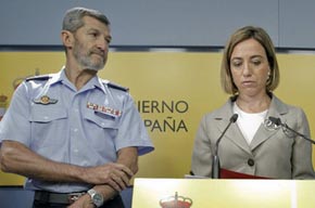 El general José Julio Rodríguez con la ex ministra de defensa Carme Chacón en una imagen de archivo

