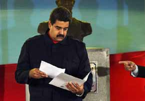 El chavismo quiere censurar la narconovela 'La Reina del Sur', basada en el libro de Reverte