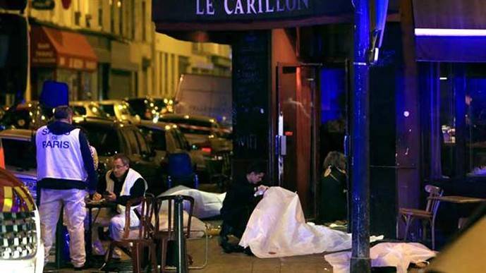 Múltiples atentados y una toma de rehenes se reportan en París, con al menos 60 muertos