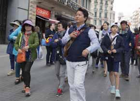 Los asiáticos ya suman el 58% de las ventas a turistas extracomunitarios en España