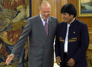 El Jefe del Estado español, el Rey Don Juan Carlos junto al Presidente del Estado Plurinacional de Bolivia, Evo Morales ayer lunes, en Madrid