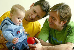 En Uruguay, las parejas homosexuales pueden adoptar hijos desde ahora