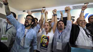 Lilian Tintori, mujer de Leopoldo López, celebra junto al resto de la oposición los resultados históricos en Venezuela