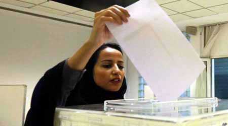 Arabia Saudita elige 13 mujeres concejalas en su primera vez de elecciones duales