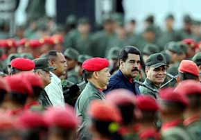 Maduro ordena a militares dejar cargos y volver a los cuarteles