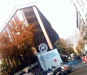 El balcón del PP en su sede de la calle Génova en Madrid