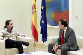 Rajoy recibe a Iglesias en el interior de la Moncloa