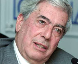 El escritor Vargas Llosa ha sido duramente criticado por sus declaraciones en contra del gobierno boliviano