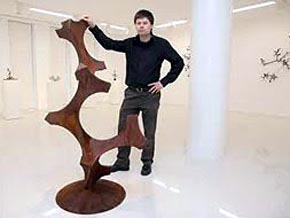 “El vacío sugerente”, esculturas de Diego Canogar en el Museo Tiflológico de la ONCE