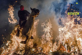 Luminarias’: caballos sometidos al fuego en Ávila