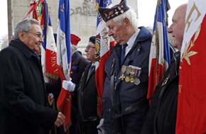 El Pdte. de Cuba Raúl Castro recibido con honores en Francia