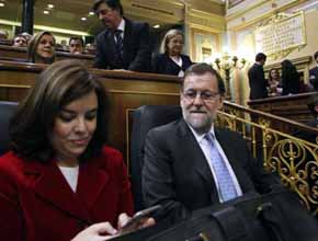 Rajoy, con Sáenz de Santamaría, en la constitución del Congreso.