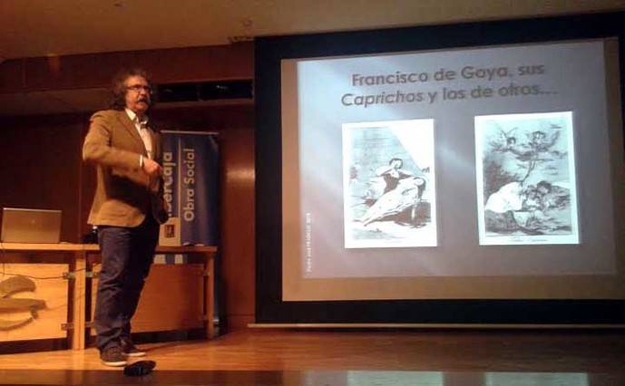 El artista Pedro José Pradillo, presentó en la sala de Ibercaja en Guadalajara su última creación “Besos y Caprichos”