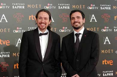 Pablo Iglesias, líder de Podemos junto a Alberto Garzón, líder de IU en la Gala de Los Goya...