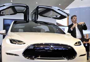 Por qué Tesla va a revolucionar el mercado eléctrico gracias a un coche y una batería
