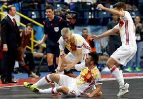 Álex celebra el gol ante Rusia en la final del Europeo
