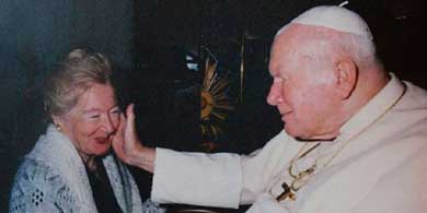 Cartas revelan 'intensa' amistad entre el Papa Juan Pablo II y filósofa estadounidense
