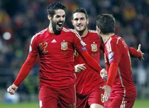 Isco celebra un gol con la selección española