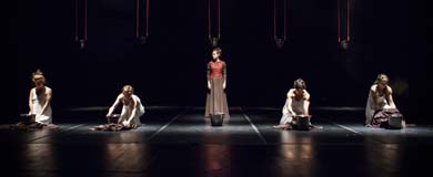 Teresa (Ora al alma) muestra a la Santa en el Echegaray con los mimbres de la danza contemporánea