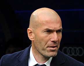 Zidane no entiende a los que quieren vender a CR7: 'El Bernabéu también me pitó a mí'