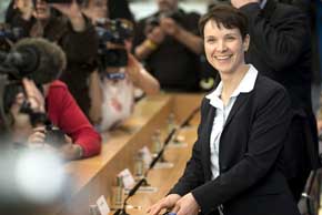 La lideresa de AfD, Frauke Petry, en una rueda de prensa en Berlín el día siguiente de las elecciones regionales. GETTY
