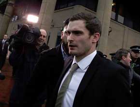 Adam Johnson, de macrofiesta antes de conocer su sentencia por intimar con una menor D. M.