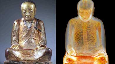 Hallan en una estatua de Buda un monje momificado de más de 1.000 años