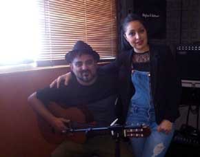 Nayara, cantante, y Juan Alberto Gómez, compositor y guitarrista: Encuentro con la poeta Juana María Herce en Ronda